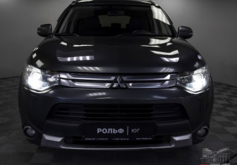 Подержанный автомобиль Mitsubishi Outlander 2014 года (25 фото)