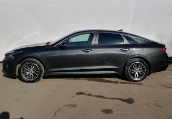 Подержанный автомобиль Kia K5 2021 года (8 фото)