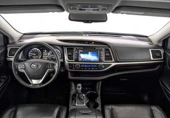 Подержанный автомобиль Toyota Highlander 2015 года (14 фото)