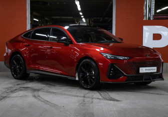 Подержанный автомобиль Changan UNI-V 2023 года (3 фото)