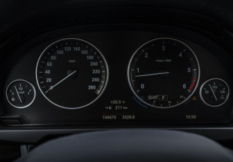 Подержанный автомобиль BMW X5 2014 года (11 фото)