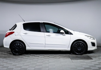 Подержанный автомобиль Peugeot 308 Hatchback 2012 года (4 фото)
