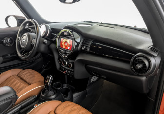 Подержанный автомобиль MINI Hatch 2021 года (11 фото)