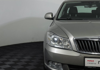 Подержанный автомобиль Skoda Octavia Liftback 2011 года (14 фото)