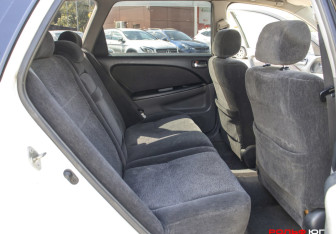 Подержанный автомобиль Toyota Caldina 2002 года (10 фото)