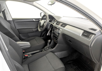 Подержанный автомобиль Skoda Rapid Liftback 2018 года (11 фото)