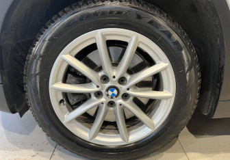Подержанный автомобиль BMW X1 2018 года (10 фото)