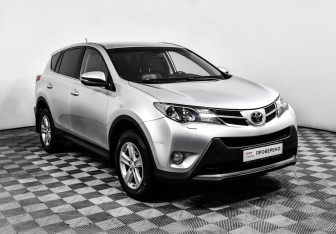 Подержанный автомобиль Toyota RAV4 2013 года (3 фото)