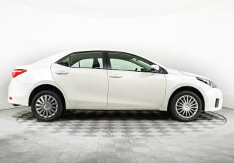 Подержанный автомобиль Toyota Corolla Sedan 2013 года (4 фото)