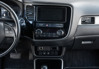 Подержанный автомобиль Mitsubishi Outlander 2018 года (14 фото)