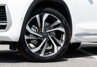 Новый Geely Monjaro 2024 (4 фото)