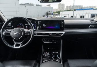 Подержанный автомобиль Kia K5 2019 года (11 фото)