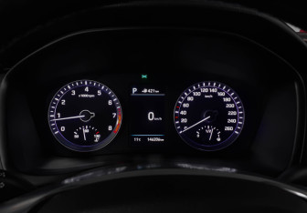 Подержанный автомобиль Hyundai Sonata 2017 года (10 фото)