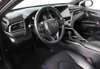 Подержанный автомобиль Toyota Camry Sedan 2023 года (9 фото)
