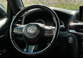 Подержанный автомобиль Lexus LX 2020 года (14 фото)