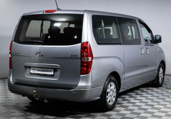 Подержанный автомобиль Hyundai H-1 2015 года (5 фото)