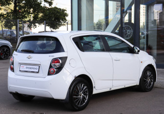 Подержанный автомобиль Chevrolet Aveo Hatchback 2012 года (4 фото)