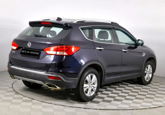 Подержанный автомобиль DongFeng AX7 2017 года (3 фото)