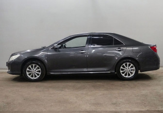 Подержанный автомобиль Toyota Camry Sedan 2012 года (8 фото)