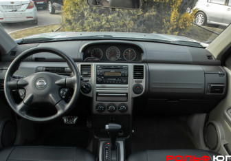 Подержанный автомобиль Nissan X-Trail 2006 года (12 фото)