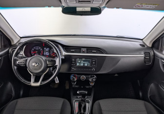 Подержанный автомобиль Kia Rio Hatchback 2021 года (13 фото)