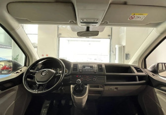 Подержанный автомобиль Volkswagen Caravelle 2019 года (11 фото)