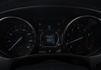 Подержанный автомобиль Jaguar XE 2018 года (13 фото)