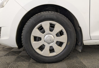 Подержанный автомобиль Skoda Rapid Liftback 2019 года (13 фото)