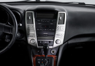 Подержанный автомобиль Lexus RX 2004 года (13 фото)