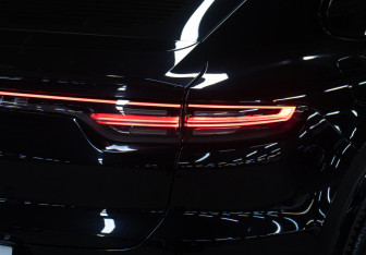 Подержанный автомобиль Porsche Cayenne 2020 года (28 фото)