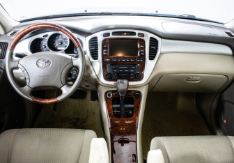 Подержанный автомобиль Toyota Highlander 2007 года (11 фото)