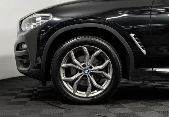Подержанный автомобиль BMW X3 2020 года (7 фото)