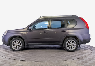 Подержанный автомобиль Nissan X-Trail 2013 года (8 фото)