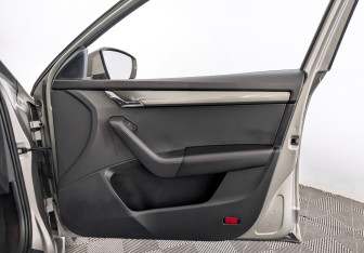 Подержанный автомобиль Skoda Octavia Liftback 2019 года (24 фото)