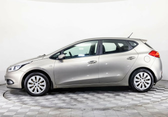 Подержанный автомобиль Kia Ceed Hatchback 2012 года (3 фото)
