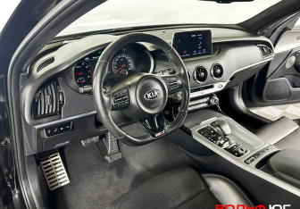 Подержанный автомобиль Kia Stinger 2018 года (25 фото)