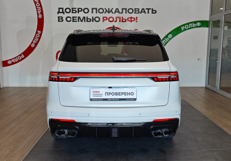 Подержанный автомобиль Geely Monjaro 2025 года (5 фото)