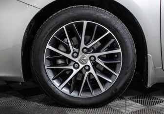 Подержанный автомобиль Lexus ES 2016 года (25 фото)