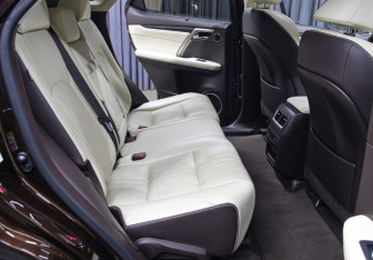 Подержанный автомобиль Lexus RX 2015 года (12 фото)