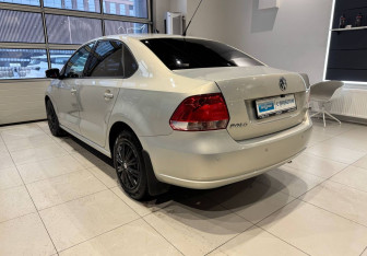 Подержанный автомобиль Volkswagen Polo Sedan 2010 года (6 фото)