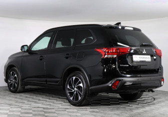 Подержанный автомобиль Mitsubishi Outlander 2021 года (6 фото)