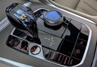 Подержанный автомобиль BMW X6 2021 года (21 фото)