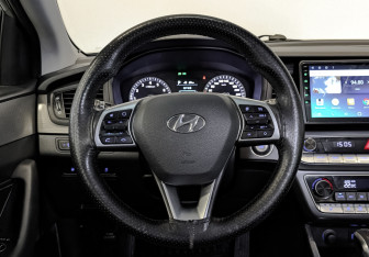 Подержанный автомобиль Hyundai Sonata 2019 года (22 фото)