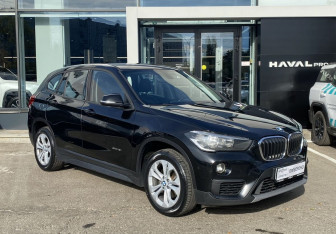 Подержанный автомобиль BMW X1 2016 года (3 фото)