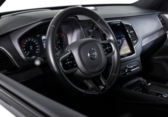 Подержанный автомобиль Volvo XC90 2019 года (14 фото)