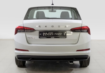Подержанный автомобиль Skoda Rapid Liftback 2021 года (6 фото)