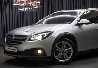 Подержанный автомобиль Opel Insignia Wagon 2014 года (22 фото)