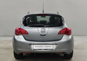 Подержанный автомобиль Opel Astra Hatchback 2011 года (6 фото)