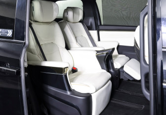 Подержанный автомобиль GAC M8 2023 года (12 фото)