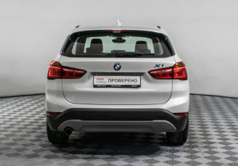 Подержанный автомобиль BMW X1 2017 года (6 фото)